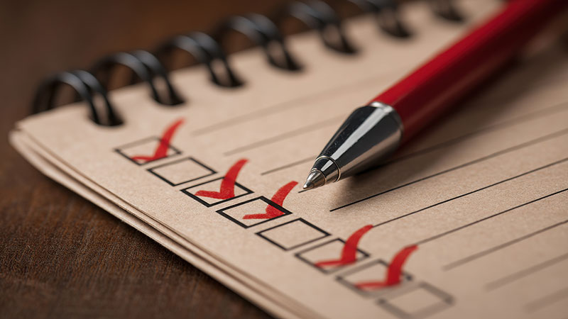 チェックリストとペン